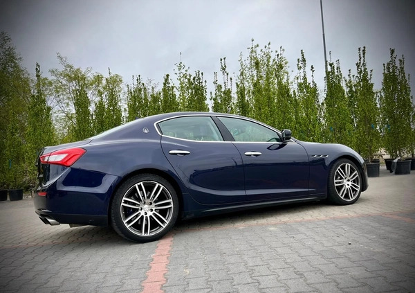 Maserati Ghibli cena 123900 przebieg: 83677, rok produkcji 2015 z Biała małe 37